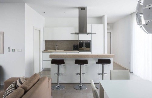 Slatine Apartamento | Beachfront Apartment Lemonade with Pool I