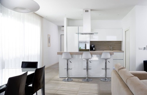Slatine Apartamento | Beachfront Apartment Lemonade with Pool III