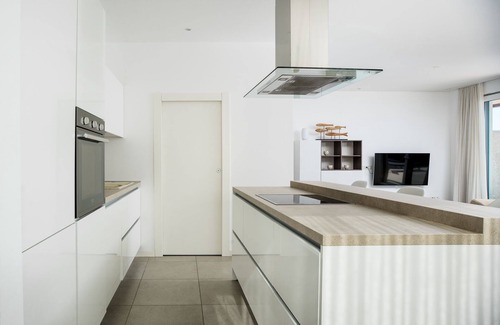 Slatine Apartamento | Beachfront Apartment Lemonade with Pool III