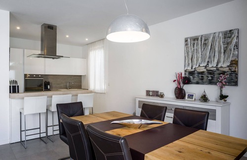 Slatine Apartamento | Beachfront Apartment Lemonade with Pool VII