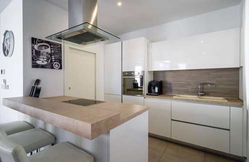 Slatine Apartamento | Beachfront Apartment Lemonade with Pool VII