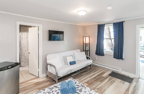 Wasaga Beach Hotel | Beachfront at Beach1 Motel