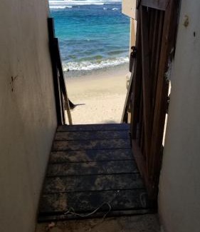 Bajura Apartamento | Beachfront at Shacks 2 bdrms apt with deck