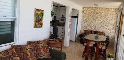 Bajura Apartamento | Beachfront at Shacks 2 bdrms apt with deck