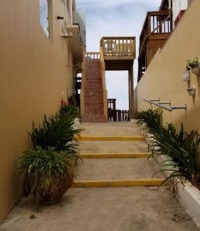 Bajura Apartamento | Beachfront at Shacks 2 bdrms apt with deck