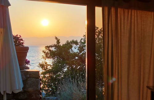 Avia Apartamento | Beachfront Avia Nest - Aspa s Getaway