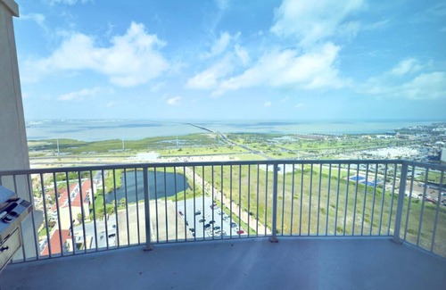 South Padre Island Apartamento | Beachfront Bliss, 24 Floors Above It All