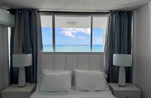 Sardinera Apartamento | Beachfront Balcony With Marina Views Pool