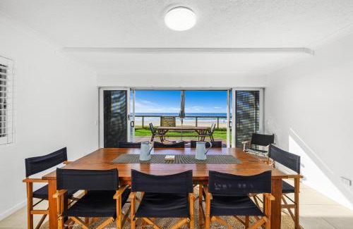 Main Beach Casa | BEACHFRONT Beauty!