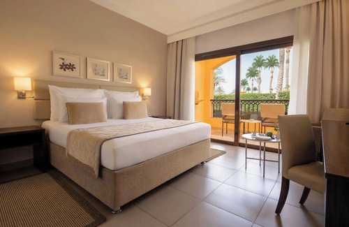 El Quseir Complejo | Beachfront Beauty l 4 Family Rooms, Pools, Dining Options & Kids’ Activities