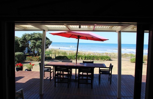 Waimarama Casa | Beachfront beauty