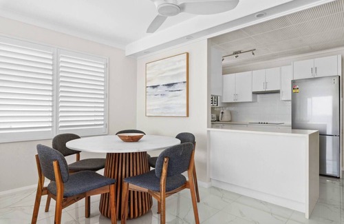 Narrabeen Apartamento | Beachfront Bliss Where Sea Breeze Meets Style