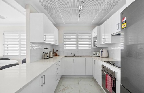 Narrabeen Apartamento | Beachfront Bliss Where Sea Breeze Meets Style