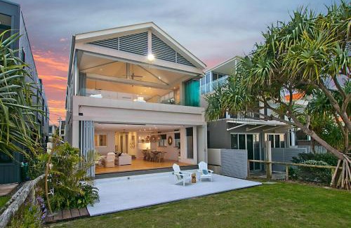 Palm Beach Casa | Beachfront Bliss