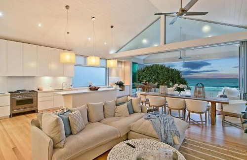 Palm Beach Casa | Beachfront Bliss