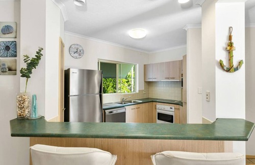 Trinity Beach Apartamento | Beachfront Bliss 3-Bedroom Apartment w/ Sea View 4
