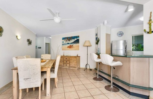 Trinity Beach Apartamento | Beachfront Bliss 3-Bedroom Apartment w/ Sea View 4