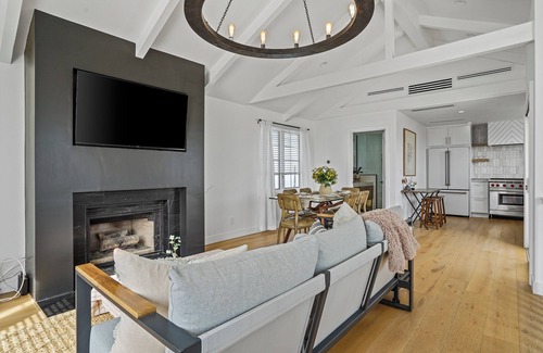 Los Alamitos Casa | Beachfront Bliss: Peaceful Home Steps from the Shore