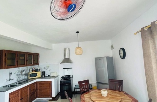 Blue Bay Apartamento | Beachfront Bliss: Stunning Sea View Apartment