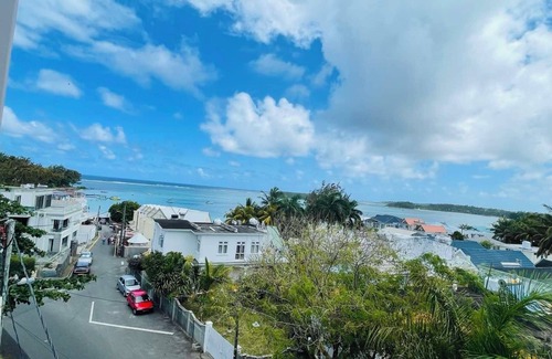 Blue Bay Apartamento | Beachfront Bliss: Stunning Sea View Apartment