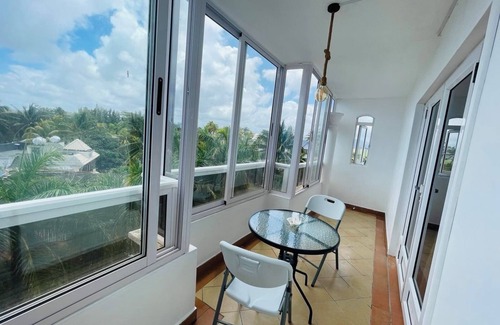 Blue Bay Apartamento | Beachfront Bliss: Stunning Sea View Apartment
