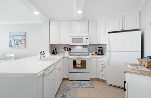 Atlantic Beach Condominio | Beachfront Bliss, 3BR Condo with Pool, Hot Tub & Ocean Views