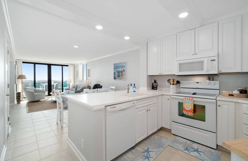 Atlantic Beach Condominio | Beachfront Bliss, 3BR Condo with Pool, Hot Tub & Ocean Views