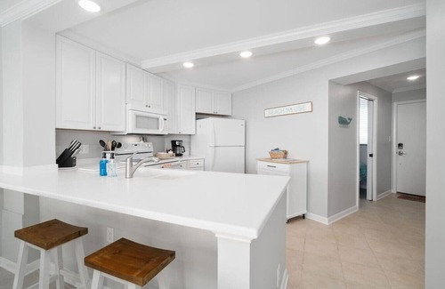 Atlantic Beach Condominio | Beachfront Bliss, 3BR Condo with Pool, Hot Tub & Ocean Views