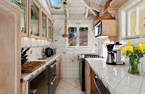 Montecito Casa | Beachfront Bungalow on Miramar Beach
