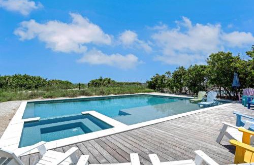 Holmes Beach Casa | Beachfront Bungalow