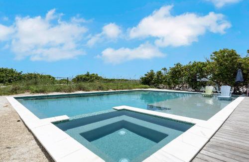 Holmes Beach Casa | Beachfront Bungalow