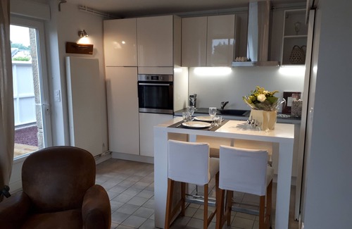 Donville-les-Bains Casa | Cabaña frente al mar, terraza y parking privado.