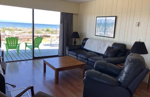 Black Creek Casa | Beachfront Cabin 7