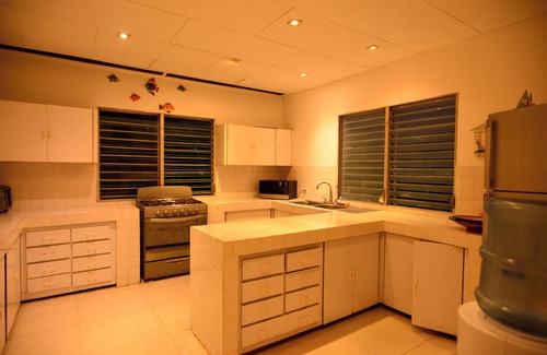 San Juan del Sur Casa | Beachfront Charming 4-bedroom house with WiFi and AC. 5 minutes to the town!