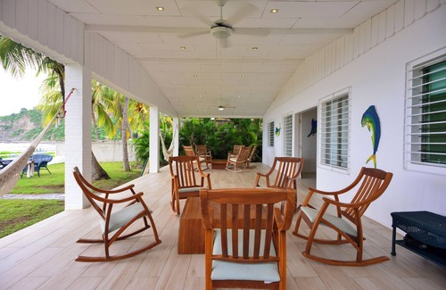 San Juan del Sur Casa | Beachfront Charming 4-bedroom house with WiFi and AC. 5 minutes to the town!