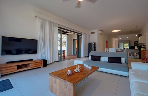 Belle Mare Apartamento | Beachfront chic retreat