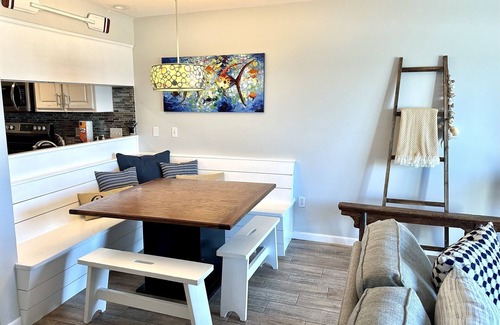 Lower Grand Lagoon Casa | Beachfront! Close to Schooners and St. Andrews St Park. Park at front door! 8PPL