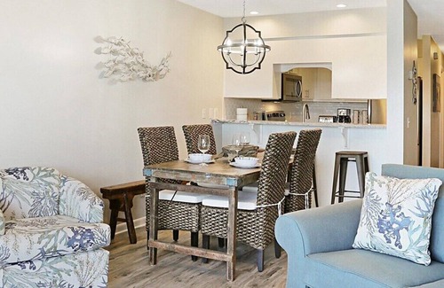 Lower Grand Lagoon Casa | Beachfront! Close to Schooners and St. Andrews St Park. Park at front door! 8PPL