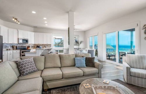 Southpointe Casa | Beachfront Columbia-Fort Morgan-elevator