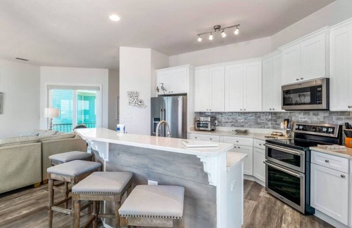 Southpointe Casa | Beachfront Columbia-Fort Morgan-elevator