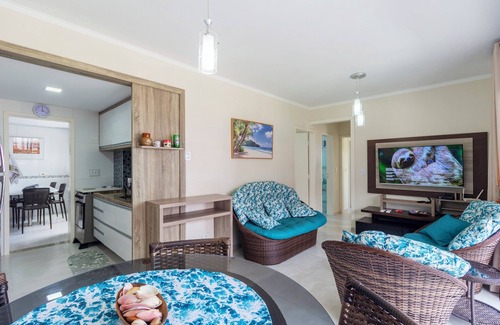 Matinhos Apartamento | Beachfront comfort with balconies and barbecue for families (6 people) and pets