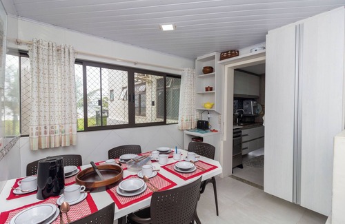 Matinhos Apartamento | Beachfront comfort with balconies and barbecue for families (6 people) and pets
