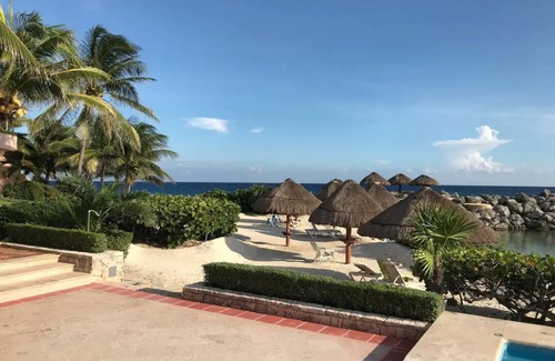 Puerto Aventuras Apartamento | Beachfront Condo at Club de Yates