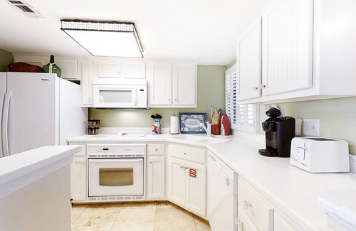 Amelia City Condominio | Beachfront condo with outdoor pool, patio & washer/dryer - dog-friendly