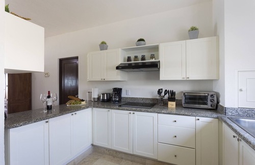 Flamingos Apartamento | Beachfront condo in Flamingos Beach Club