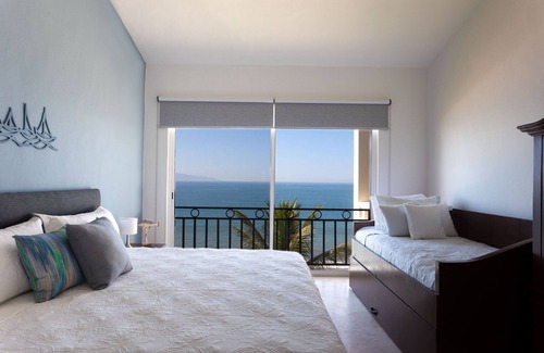 Flamingos Apartamento | Beachfront condo in Flamingos Beach Club