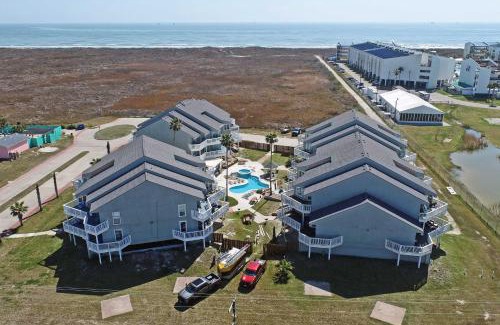 Port Aransas Apartamento | Beachfront Condo in Port Aransas Pets Stay Free