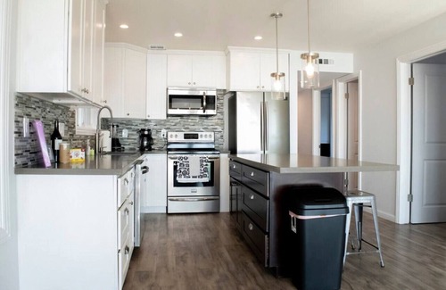 Seal Beach Condominio | Beachfront Condo | Location | Endless Views | Surf