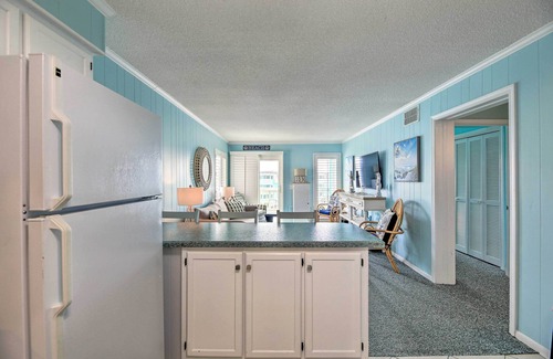 Morehead City Condominio | Beachfront Condo w/ Boardwalk & Pool Access!