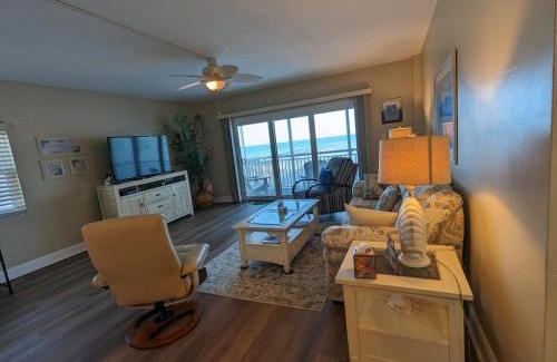 South Patrick Shores Apartamento | Beachfront Condo, Ocean Views, Near Patrick SFB